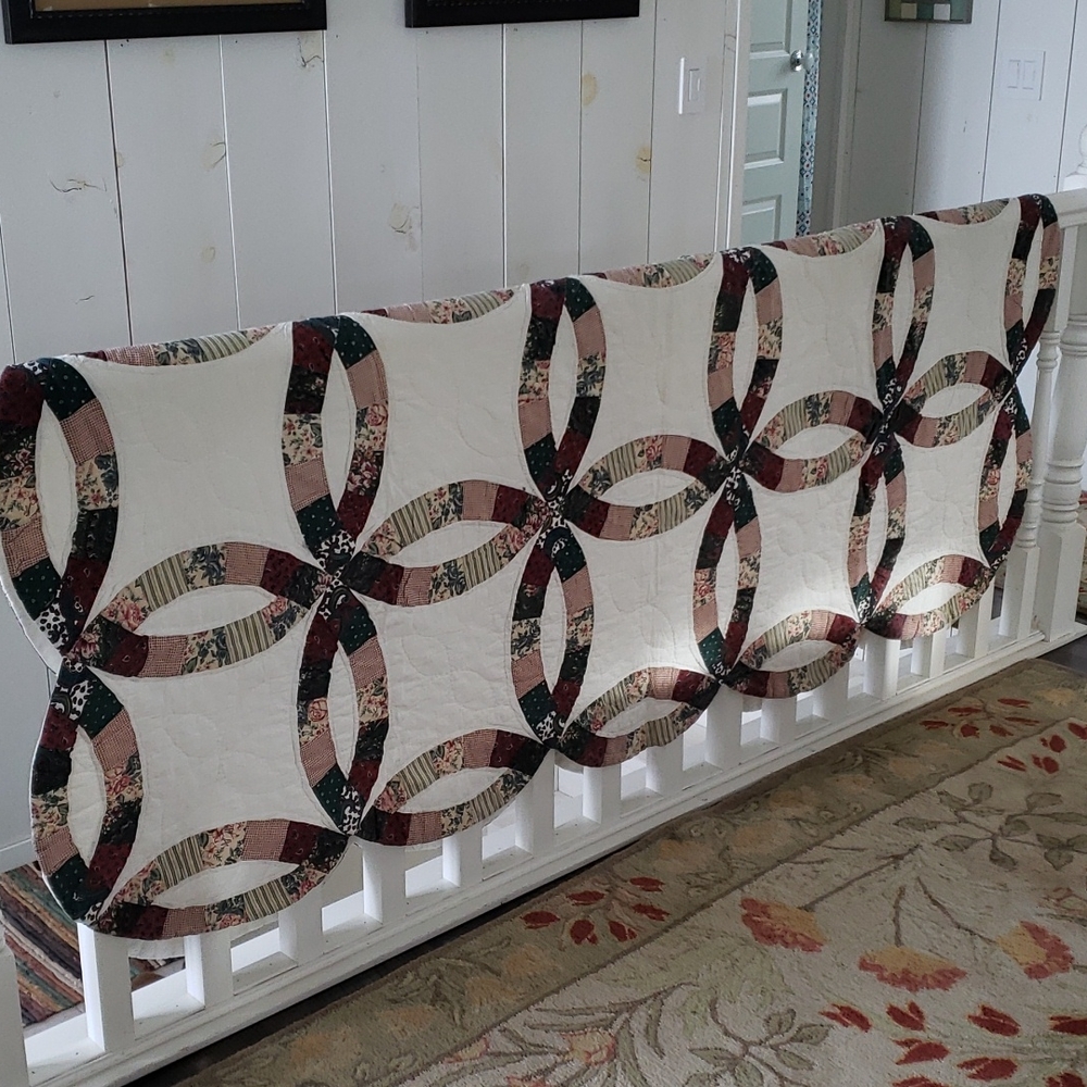 Twin scalloped edge patchwork quilt in ivory burgandy, green & tan. Approx 82x67